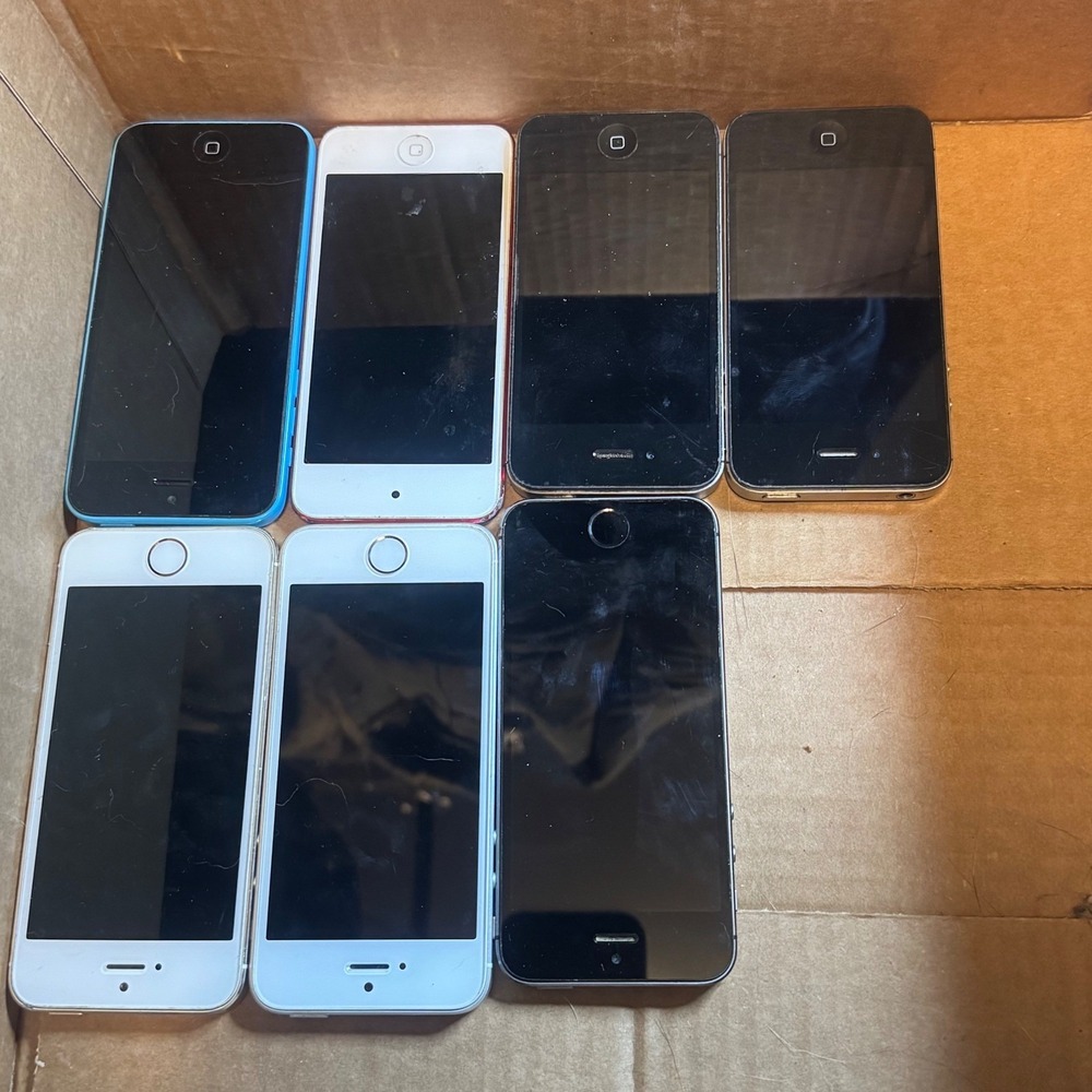 Lot of 7 Apple Devices iPhone SE 5s 5c 4s 4 iPod Touch 6th Gen For Parts Repair